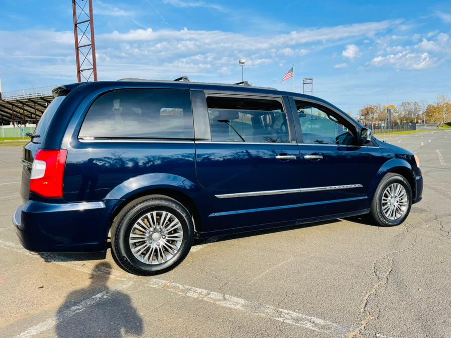 Used Chrysler Town & Country 4dr Wgn Touring-L 2014 | Supreme Automotive. New Britain, Connecticut Used Chrysler Town & Country 4dr Wgn Touring-L 2014 | Supreme Automotive. New Britain, Connecticut