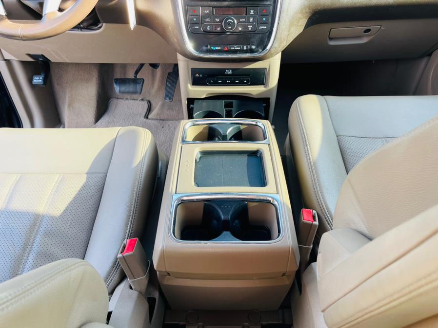 Used Chrysler Town & Country 4dr Wgn Touring-L 2014 | Supreme Automotive. New Britain, Connecticut Used Chrysler Town & Country 4dr Wgn Touring-L 2014 | Supreme Automotive. New Britain, Connecticut