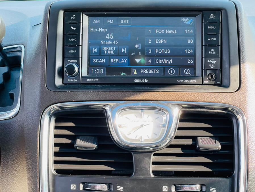 Used Chrysler Town & Country 4dr Wgn Touring-L 2014 | Supreme Automotive. New Britain, Connecticut Used Chrysler Town & Country 4dr Wgn Touring-L 2014 | Supreme Automotive. New Britain, Connecticut