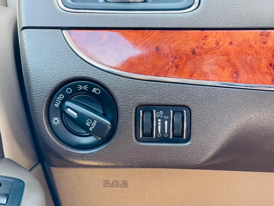 Used Chrysler Town & Country 4dr Wgn Touring-L 2014 | Supreme Automotive. New Britain, Connecticut Used Chrysler Town & Country 4dr Wgn Touring-L 2014 | Supreme Automotive. New Britain, Connecticut