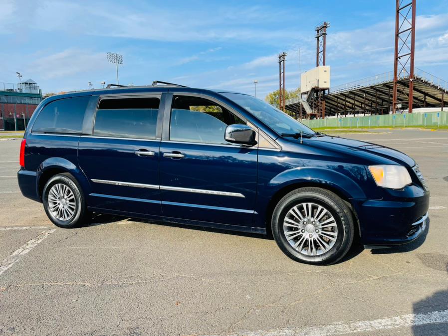 Used Chrysler Town & Country 4dr Wgn Touring-L 2014 | Supreme Automotive. New Britain, Connecticut Used Chrysler Town & Country 4dr Wgn Touring-L 2014 | Supreme Automotive. New Britain, Connecticut