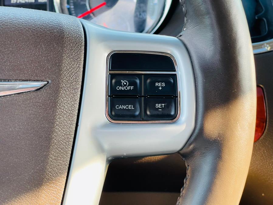 Used Chrysler Town & Country 4dr Wgn Touring-L 2014 | Supreme Automotive. New Britain, Connecticut Used Chrysler Town & Country 4dr Wgn Touring-L 2014 | Supreme Automotive. New Britain, Connecticut