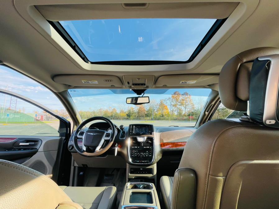 Used Chrysler Town & Country 4dr Wgn Touring-L 2014 | Supreme Automotive. New Britain, Connecticut Used Chrysler Town & Country 4dr Wgn Touring-L 2014 | Supreme Automotive. New Britain, Connecticut