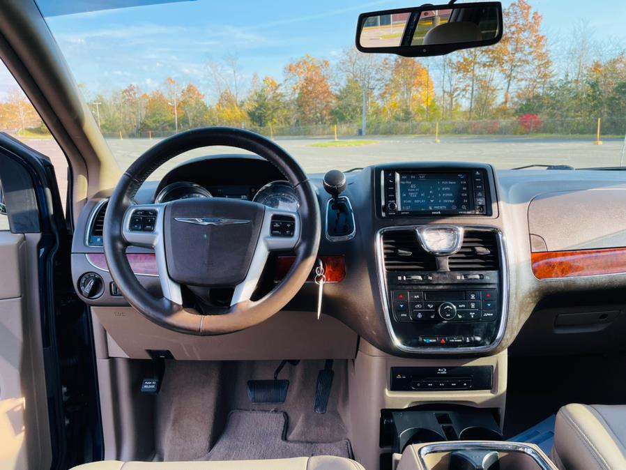 Used Chrysler Town & Country 4dr Wgn Touring-L 2014 | Supreme Automotive. New Britain, Connecticut Used Chrysler Town & Country 4dr Wgn Touring-L 2014 | Supreme Automotive. New Britain, Connecticut