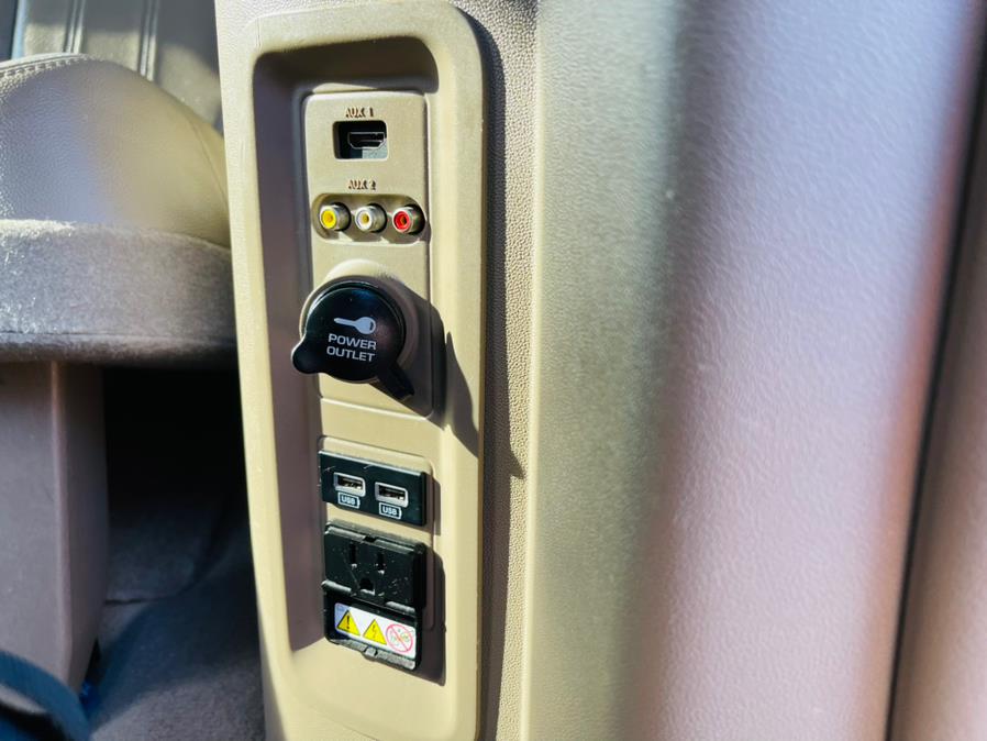 Used Chrysler Town & Country 4dr Wgn Touring-L 2014 | Supreme Automotive. New Britain, Connecticut Used Chrysler Town & Country 4dr Wgn Touring-L 2014 | Supreme Automotive. New Britain, Connecticut