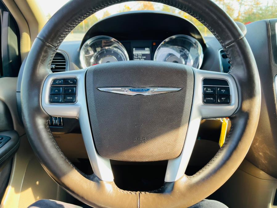 Used Chrysler Town & Country 4dr Wgn Touring-L 2014 | Supreme Automotive. New Britain, Connecticut Used Chrysler Town & Country 4dr Wgn Touring-L 2014 | Supreme Automotive. New Britain, Connecticut