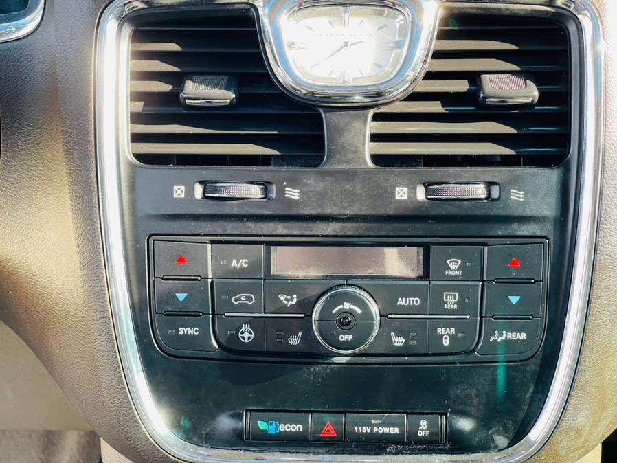 Used Chrysler Town & Country 4dr Wgn Touring-L 2014 | Supreme Automotive. New Britain, Connecticut Used Chrysler Town & Country 4dr Wgn Touring-L 2014 | Supreme Automotive. New Britain, Connecticut