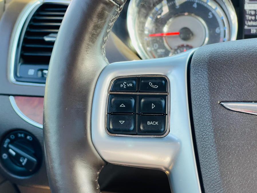 Used Chrysler Town & Country 4dr Wgn Touring-L 2014 | Supreme Automotive. New Britain, Connecticut Used Chrysler Town & Country 4dr Wgn Touring-L 2014 | Supreme Automotive. New Britain, Connecticut