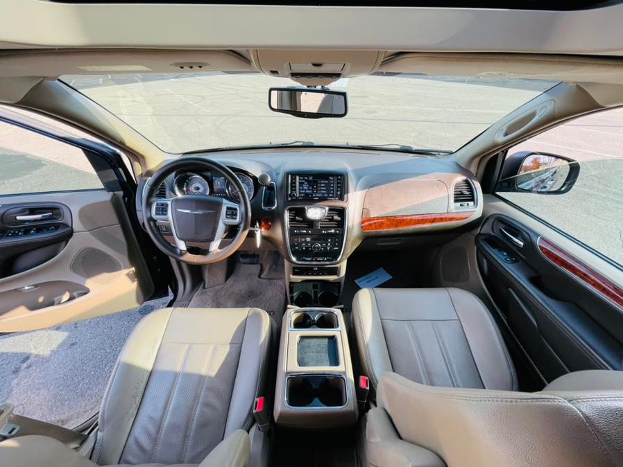Used Chrysler Town & Country 4dr Wgn Touring-L 2014 | Supreme Automotive. New Britain, Connecticut Used Chrysler Town & Country 4dr Wgn Touring-L 2014 | Supreme Automotive. New Britain, Connecticut