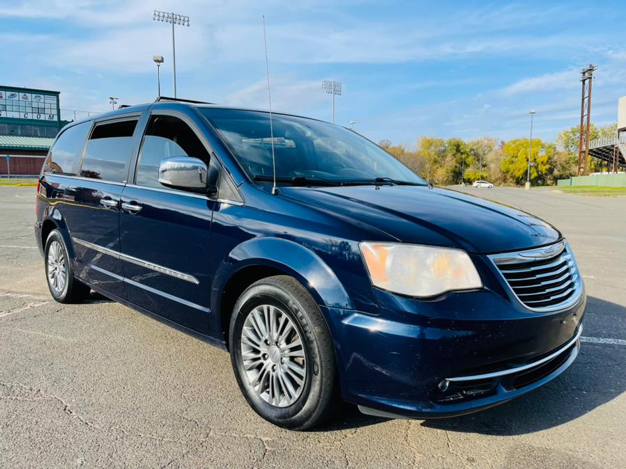 Used Chrysler Town & Country 4dr Wgn Touring-L 2014 | Supreme Automotive. New Britain, Connecticut Used Chrysler Town & Country 4dr Wgn Touring-L 2014 | Supreme Automotive. New Britain, Connecticut
