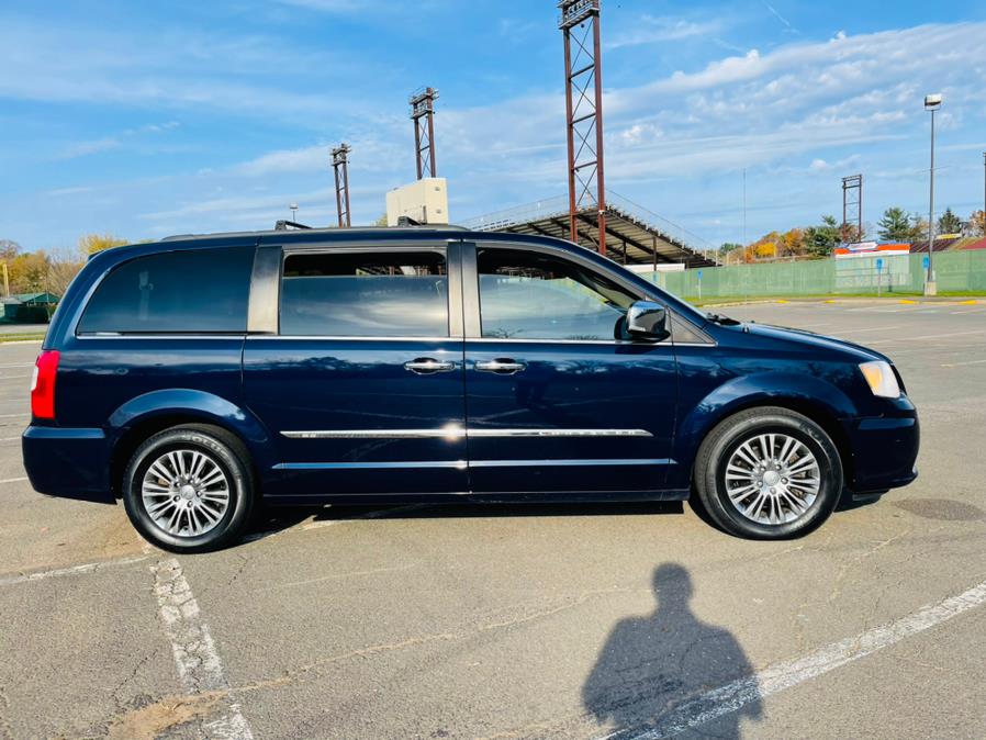 Used Chrysler Town & Country 4dr Wgn Touring-L 2014 | Supreme Automotive. New Britain, Connecticut Used Chrysler Town & Country 4dr Wgn Touring-L 2014 | Supreme Automotive. New Britain, Connecticut