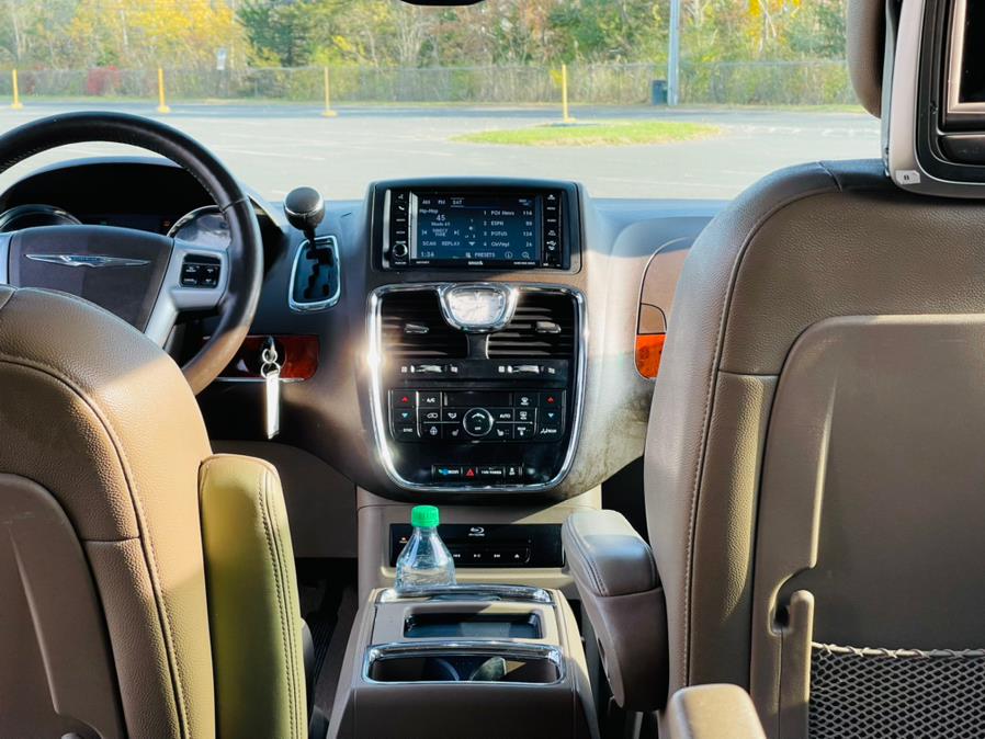 Used Chrysler Town & Country 4dr Wgn Touring-L 2014 | Supreme Automotive. New Britain, Connecticut Used Chrysler Town & Country 4dr Wgn Touring-L 2014 | Supreme Automotive. New Britain, Connecticut