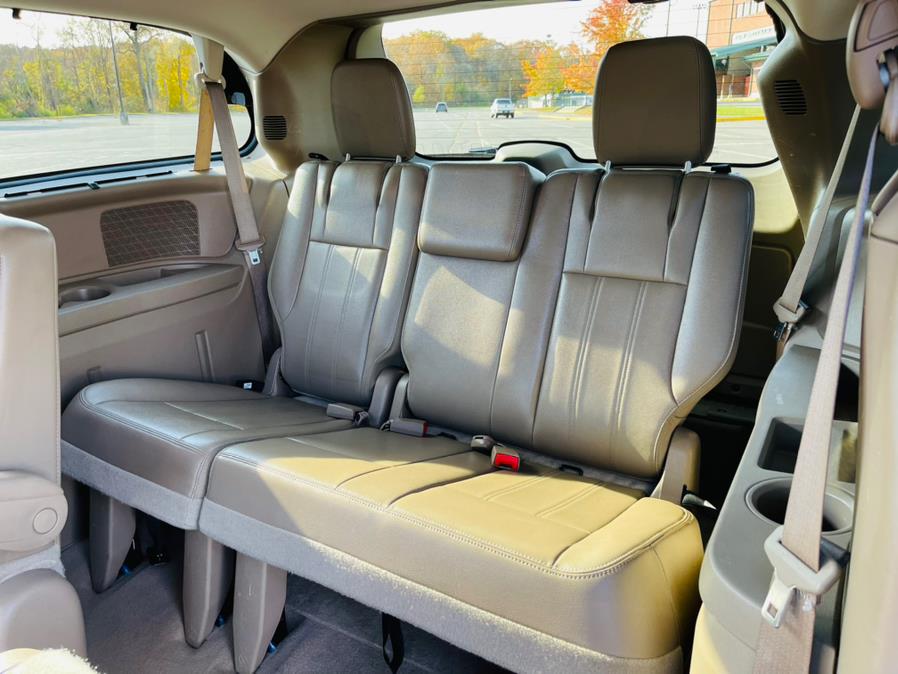Used Chrysler Town & Country 4dr Wgn Touring-L 2014 | Supreme Automotive. New Britain, Connecticut Used Chrysler Town & Country 4dr Wgn Touring-L 2014 | Supreme Automotive. New Britain, Connecticut