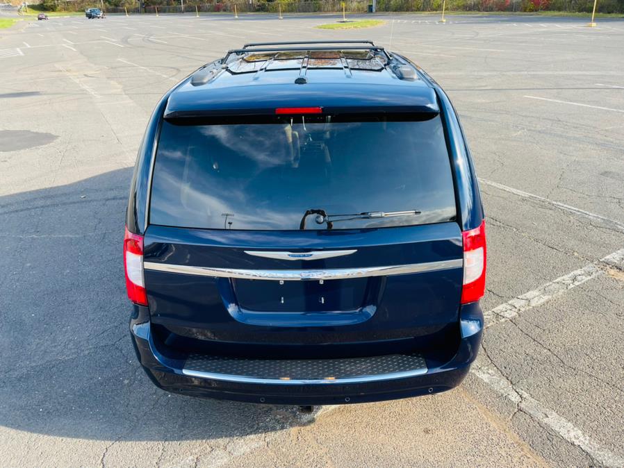 Used Chrysler Town & Country 4dr Wgn Touring-L 2014 | Supreme Automotive. New Britain, Connecticut Used Chrysler Town & Country 4dr Wgn Touring-L 2014 | Supreme Automotive. New Britain, Connecticut