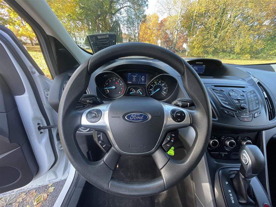 2014 Ford Escape 4WD 4dr SE, available for sale in Stratford, Connecticut | Wiz Leasing Inc. Stratford, Connecticut 2014 Ford Escape 4WD 4dr SE, available for sale in Stratford, Connecticut | Wiz Leasing Inc. Stratford, Connecticut