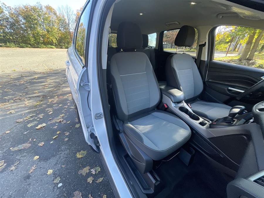 2014 Ford Escape 4WD 4dr SE, available for sale in Stratford, Connecticut | Wiz Leasing Inc. Stratford, Connecticut 2014 Ford Escape 4WD 4dr SE, available for sale in Stratford, Connecticut | Wiz Leasing Inc. Stratford, Connecticut