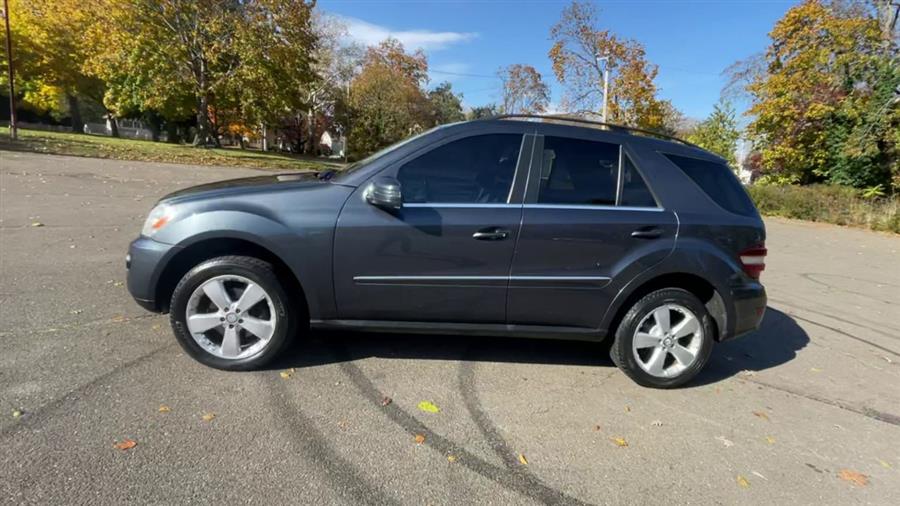 Used Mercedes-Benz M-Class 4MATIC 4dr ML350 2011 | Wiz Leasing Inc. Stratford, Connecticut Used Mercedes-Benz M-Class 4MATIC 4dr ML350 2011 | Wiz Leasing Inc. Stratford, Connecticut