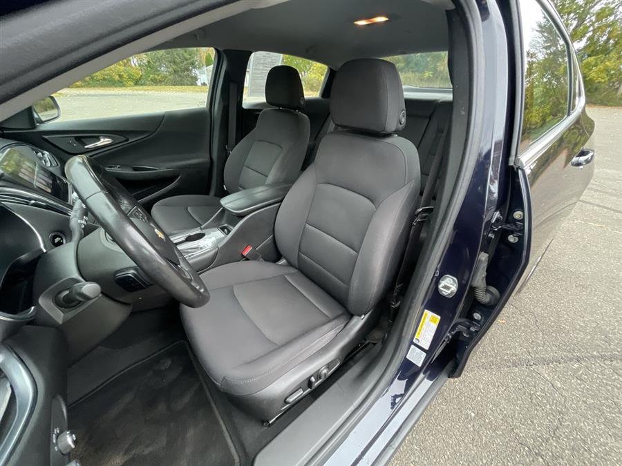 Used Chevrolet Malibu 4dr Sdn LT w/1LT 2017 | Wiz Leasing Inc. Stratford, Connecticut Used Chevrolet Malibu 4dr Sdn LT w/1LT 2017 | Wiz Leasing Inc. Stratford, Connecticut
