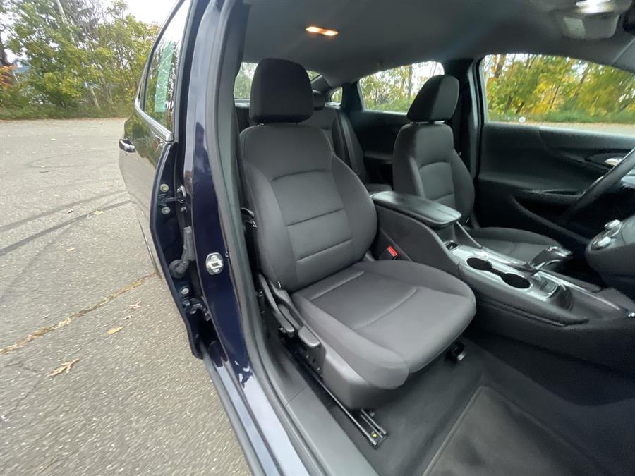 Used Chevrolet Malibu 4dr Sdn LT w/1LT 2017 | Wiz Leasing Inc. Stratford, Connecticut Used Chevrolet Malibu 4dr Sdn LT w/1LT 2017 | Wiz Leasing Inc. Stratford, Connecticut