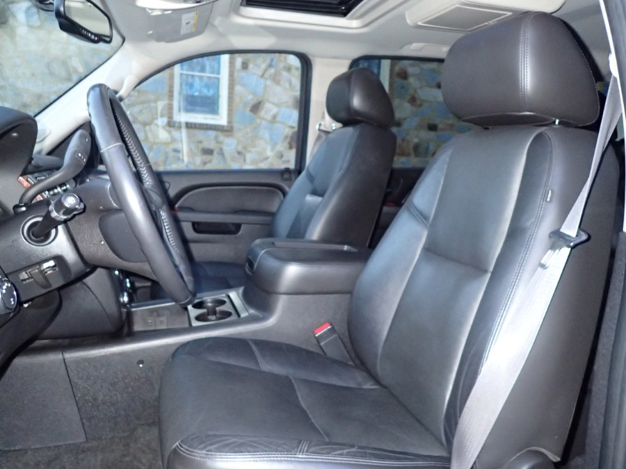 Used GMC Yukon XL 4WD 4dr 1500 SLT 2011 | Eagleville Motors. Storrs, Connecticut Used GMC Yukon XL 4WD 4dr 1500 SLT 2011 | Eagleville Motors. Storrs, Connecticut