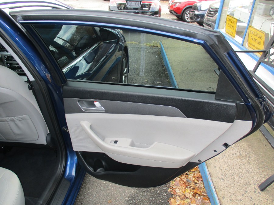 Used Hyundai Sonata SE 2016 | Cos Central Auto. Meriden, Connecticut Used Hyundai Sonata SE 2016 | Cos Central Auto. Meriden, Connecticut