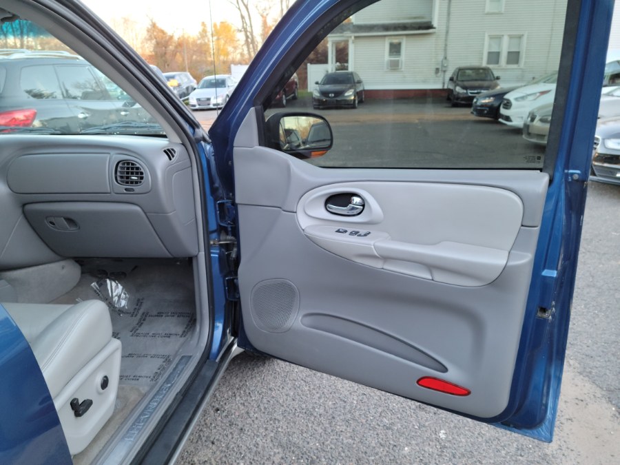 2005 Chevrolet TrailBlazer LT 4WD Leather & Sunroof, available for sale in East Windsor, Connecticut | Toro Auto. East Windsor, Connecticut 2005 Chevrolet TrailBlazer LT 4WD Leather & Sunroof, available for sale in East Windsor, Connecticut | Toro Auto. East Windsor, Connecticut