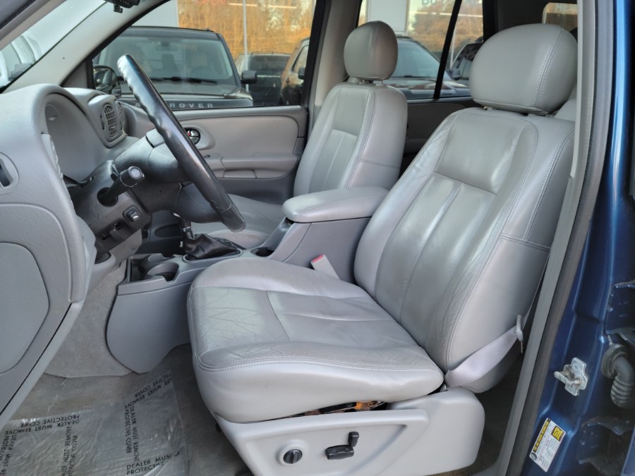 2005 Chevrolet TrailBlazer LT 4WD Leather & Sunroof, available for sale in East Windsor, Connecticut | Toro Auto. East Windsor, Connecticut 2005 Chevrolet TrailBlazer LT 4WD Leather & Sunroof, available for sale in East Windsor, Connecticut | Toro Auto. East Windsor, Connecticut