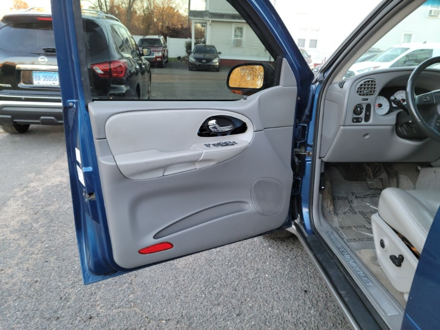 2005 Chevrolet TrailBlazer LT 4WD Leather & Sunroof, available for sale in East Windsor, Connecticut | Toro Auto. East Windsor, Connecticut 2005 Chevrolet TrailBlazer LT 4WD Leather & Sunroof, available for sale in East Windsor, Connecticut | Toro Auto. East Windsor, Connecticut