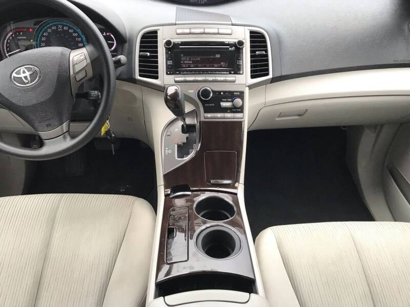 Used Toyota Venza 4dr Wgn I4 AWD 2010 | Motorcars of Boston. Newton, Massachusetts Used Toyota Venza 4dr Wgn I4 AWD 2010 | Motorcars of Boston. Newton, Massachusetts