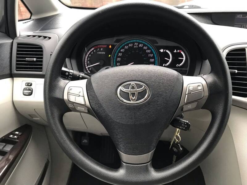 Used Toyota Venza 4dr Wgn I4 AWD 2010 | Motorcars of Boston. Newton, Massachusetts Used Toyota Venza 4dr Wgn I4 AWD 2010 | Motorcars of Boston. Newton, Massachusetts
