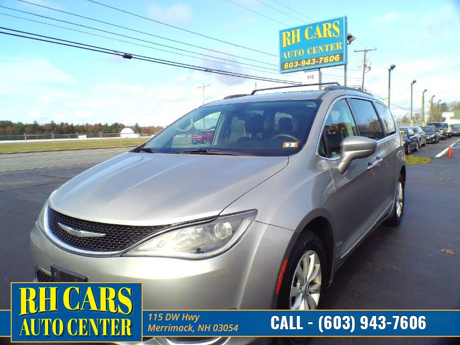 Used Chrysler Pacifica Touring-L FWD 2017 | RH Cars LLC. Merrimack, New Hampshire