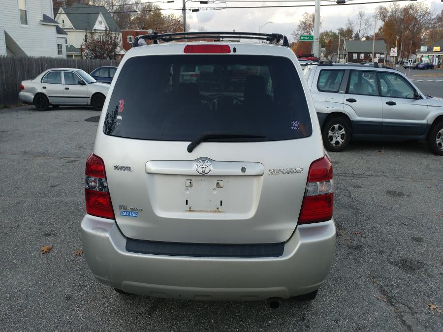 2005 Toyota Highlander 4dr V6 4WD w/3rd Row (Natl), available for sale in Chicopee, Massachusetts | Matts Auto Mall LLC. Chicopee, Massachusetts 2005 Toyota Highlander 4dr V6 4WD w/3rd Row (Natl), available for sale in Chicopee, Massachusetts | Matts Auto Mall LLC. Chicopee, Massachusetts