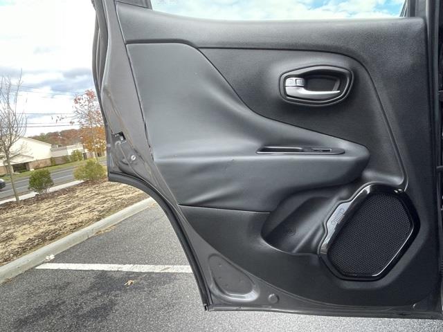 Used Jeep Renegade Latitude 2016 | Blasius Federal Road. Brookfield, Connecticut Used Jeep Renegade Latitude 2016 | Blasius Federal Road. Brookfield, Connecticut
