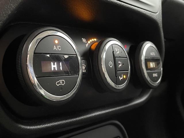 Used Jeep Renegade Latitude 2016 | Blasius Federal Road. Brookfield, Connecticut Used Jeep Renegade Latitude 2016 | Blasius Federal Road. Brookfield, Connecticut