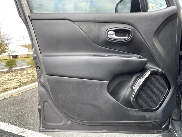 Used Jeep Renegade Latitude 2016 | Blasius Federal Road. Brookfield, Connecticut Used Jeep Renegade Latitude 2016 | Blasius Federal Road. Brookfield, Connecticut