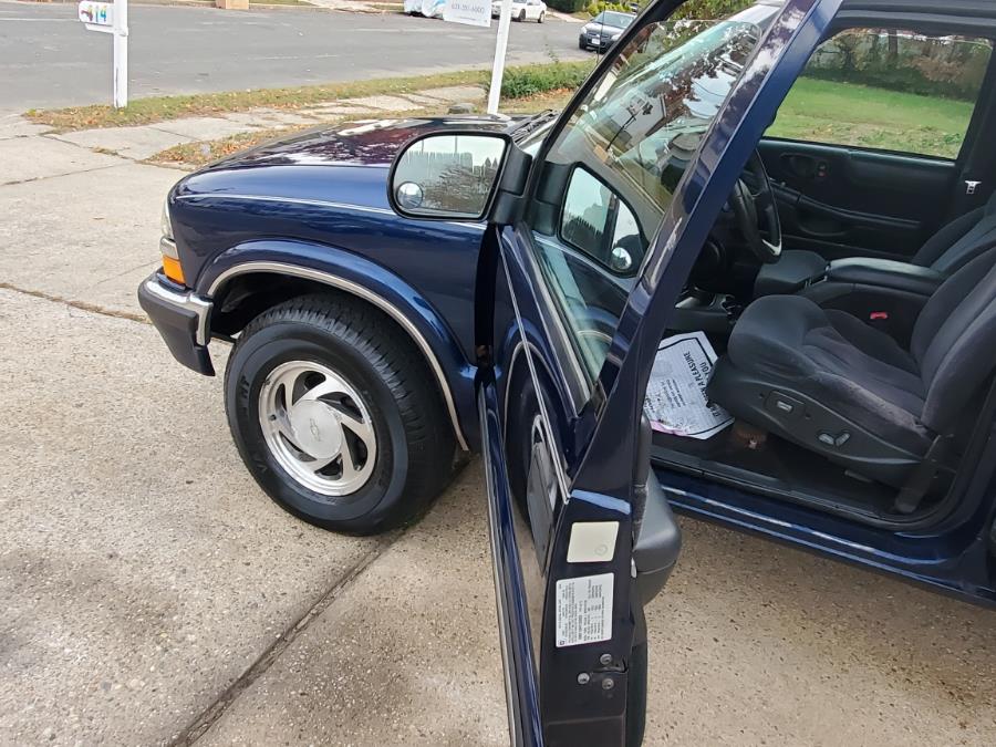 Used Chevrolet Blazer 4dr 4WD LS 2000 | SGM Auto Sales. West Babylon, New York Used Chevrolet Blazer 4dr 4WD LS 2000 | SGM Auto Sales. West Babylon, New York