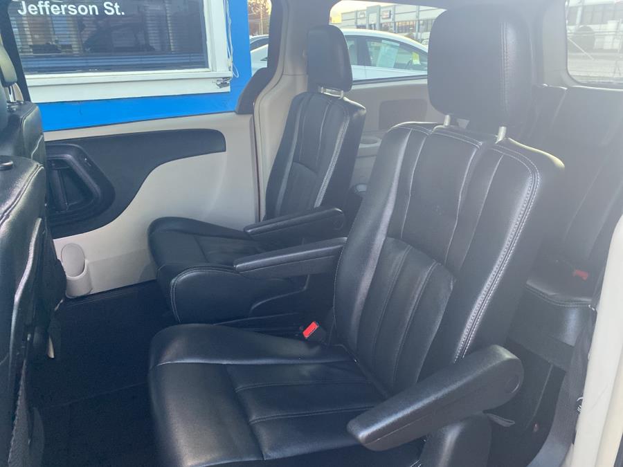2014 Chrysler Town & Country 4dr Wgn Touring, available for sale in Stamford, Connecticut | Harbor View Auto Sales LLC. Stamford, Connecticut 2014 Chrysler Town & Country 4dr Wgn Touring, available for sale in Stamford, Connecticut | Harbor View Auto Sales LLC. Stamford, Connecticut