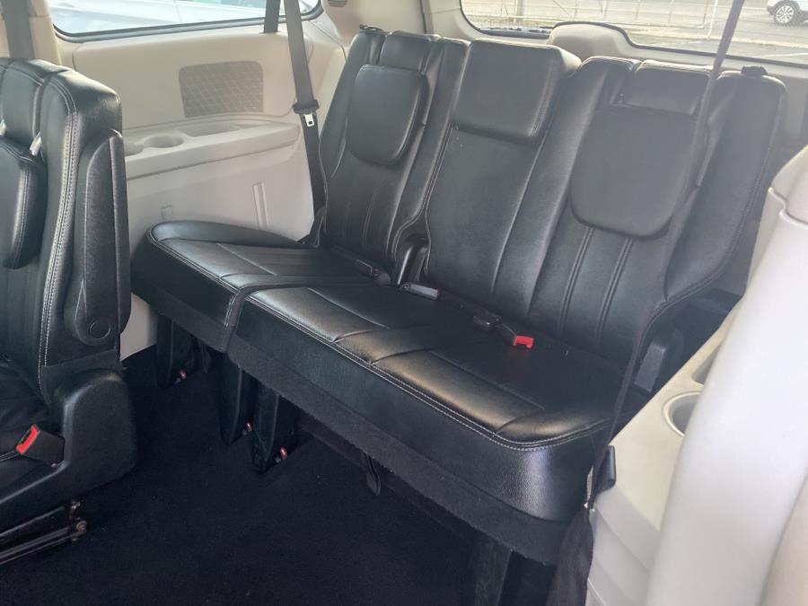 2014 Chrysler Town & Country 4dr Wgn Touring, available for sale in Stamford, Connecticut | Harbor View Auto Sales LLC. Stamford, Connecticut 2014 Chrysler Town & Country 4dr Wgn Touring, available for sale in Stamford, Connecticut | Harbor View Auto Sales LLC. Stamford, Connecticut