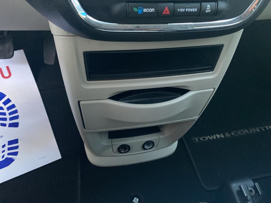 2014 Chrysler Town & Country 4dr Wgn Touring, available for sale in Stamford, Connecticut | Harbor View Auto Sales LLC. Stamford, Connecticut 2014 Chrysler Town & Country 4dr Wgn Touring, available for sale in Stamford, Connecticut | Harbor View Auto Sales LLC. Stamford, Connecticut