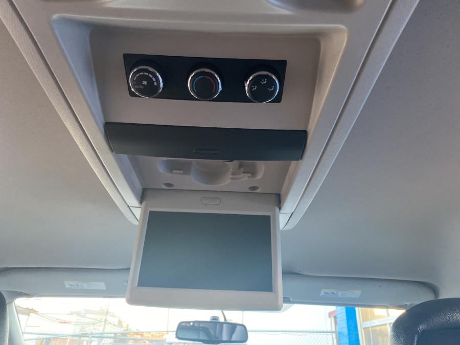 2014 Chrysler Town & Country 4dr Wgn Touring, available for sale in Stamford, Connecticut | Harbor View Auto Sales LLC. Stamford, Connecticut 2014 Chrysler Town & Country 4dr Wgn Touring, available for sale in Stamford, Connecticut | Harbor View Auto Sales LLC. Stamford, Connecticut