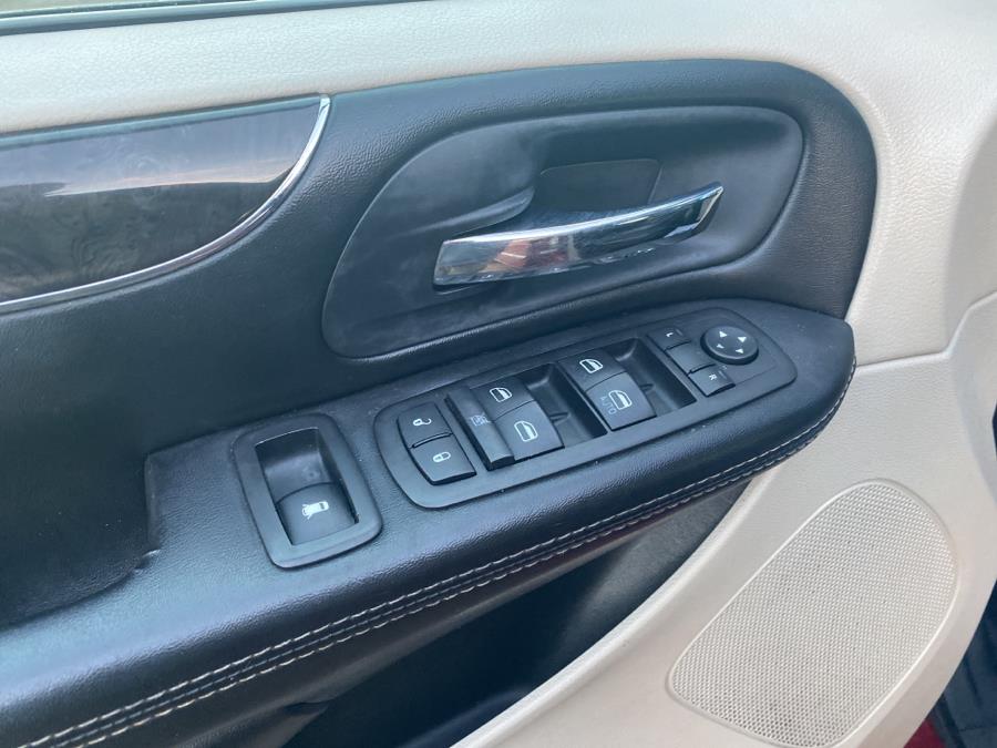 2014 Chrysler Town & Country 4dr Wgn Touring, available for sale in Stamford, Connecticut | Harbor View Auto Sales LLC. Stamford, Connecticut 2014 Chrysler Town & Country 4dr Wgn Touring, available for sale in Stamford, Connecticut | Harbor View Auto Sales LLC. Stamford, Connecticut