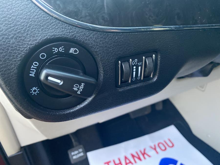 2014 Chrysler Town & Country 4dr Wgn Touring, available for sale in Stamford, Connecticut | Harbor View Auto Sales LLC. Stamford, Connecticut 2014 Chrysler Town & Country 4dr Wgn Touring, available for sale in Stamford, Connecticut | Harbor View Auto Sales LLC. Stamford, Connecticut