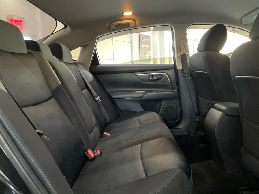 Used Nissan Altima 2.5 SR Sedan 2017 | Luxury Motor Club. Franklin Square, New York Used Nissan Altima 2.5 SR Sedan 2017 | Luxury Motor Club. Franklin Square, New York