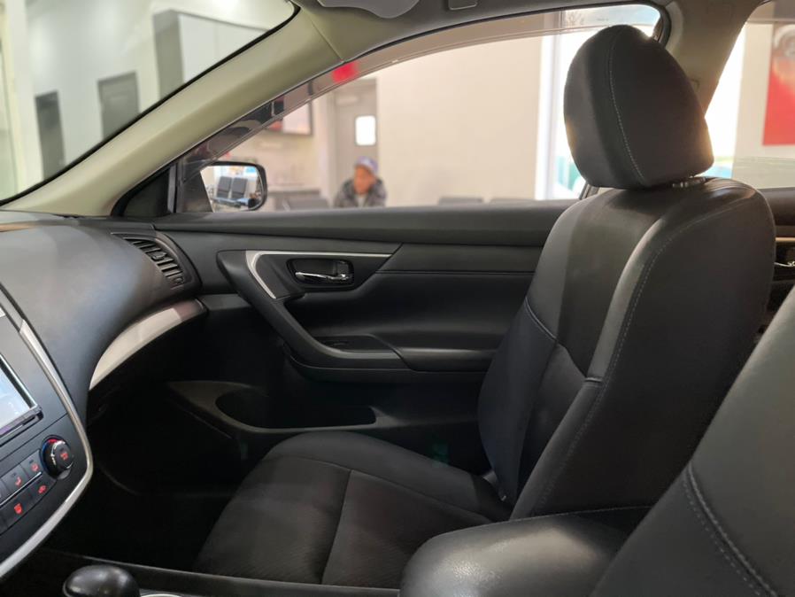 Used Nissan Altima 2.5 SR Sedan 2017 | Luxury Motor Club. Franklin Square, New York Used Nissan Altima 2.5 SR Sedan 2017 | Luxury Motor Club. Franklin Square, New York