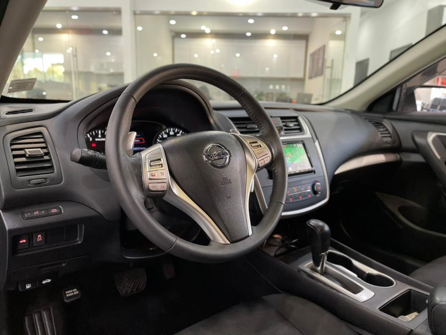 Used Nissan Altima 2.5 SR Sedan 2017 | Luxury Motor Club. Franklin Square, New York Used Nissan Altima 2.5 SR Sedan 2017 | Luxury Motor Club. Franklin Square, New York