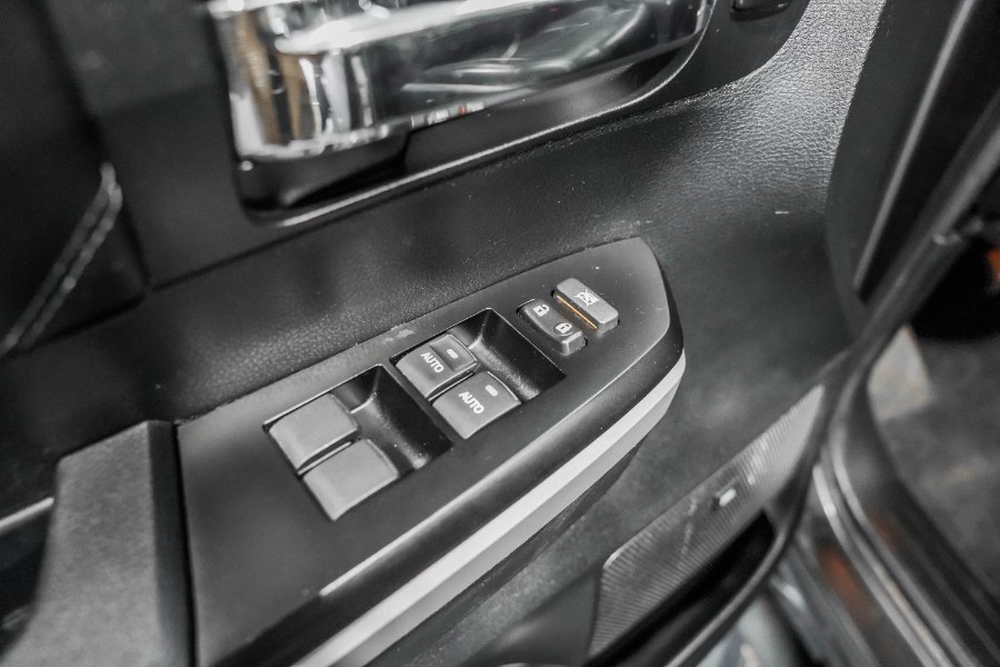 Used Toyota Tundra 4WD Platinum 2017 | 26 Motors Corp. Bronx, New York Used Toyota Tundra 4WD Platinum 2017 | 26 Motors Corp. Bronx, New York