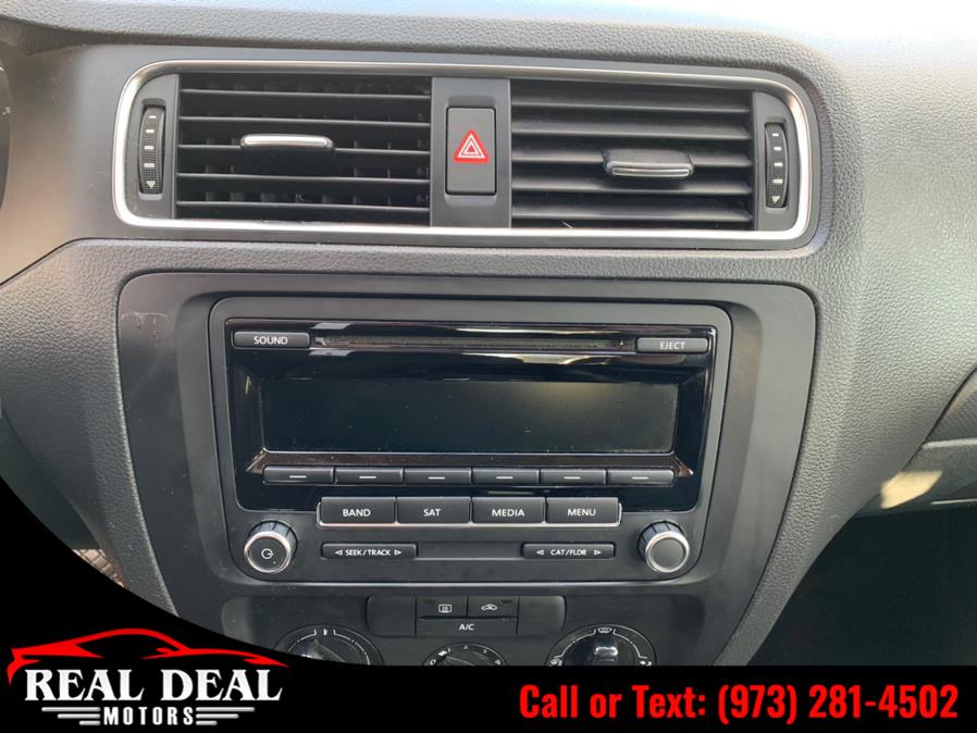 Used Volkswagen Jetta Sedan 4dr Auto SE w/Connectivity PZEV 2014 | Real Deal Motors. Lodi, New Jersey Used Volkswagen Jetta Sedan 4dr Auto SE w/Connectivity PZEV 2014 | Real Deal Motors. Lodi, New Jersey