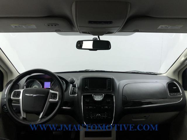 Used Chrysler Town & Country 4dr Wgn Touring 2016 | J&M Automotive Sls&Svc LLC. Naugatuck, Connecticut Used Chrysler Town & Country 4dr Wgn Touring 2016 | J&M Automotive Sls&Svc LLC. Naugatuck, Connecticut