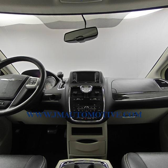 Used Chrysler Town & Country 4dr Wgn Touring 2016 | J&M Automotive Sls&Svc LLC. Naugatuck, Connecticut Used Chrysler Town & Country 4dr Wgn Touring 2016 | J&M Automotive Sls&Svc LLC. Naugatuck, Connecticut