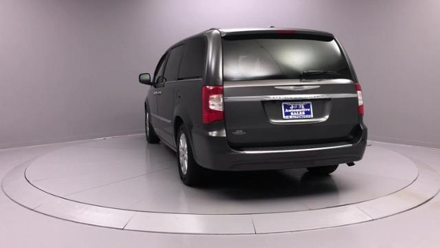 Used Chrysler Town & Country 4dr Wgn Touring 2016 | J&M Automotive Sls&Svc LLC. Naugatuck, Connecticut Used Chrysler Town & Country 4dr Wgn Touring 2016 | J&M Automotive Sls&Svc LLC. Naugatuck, Connecticut